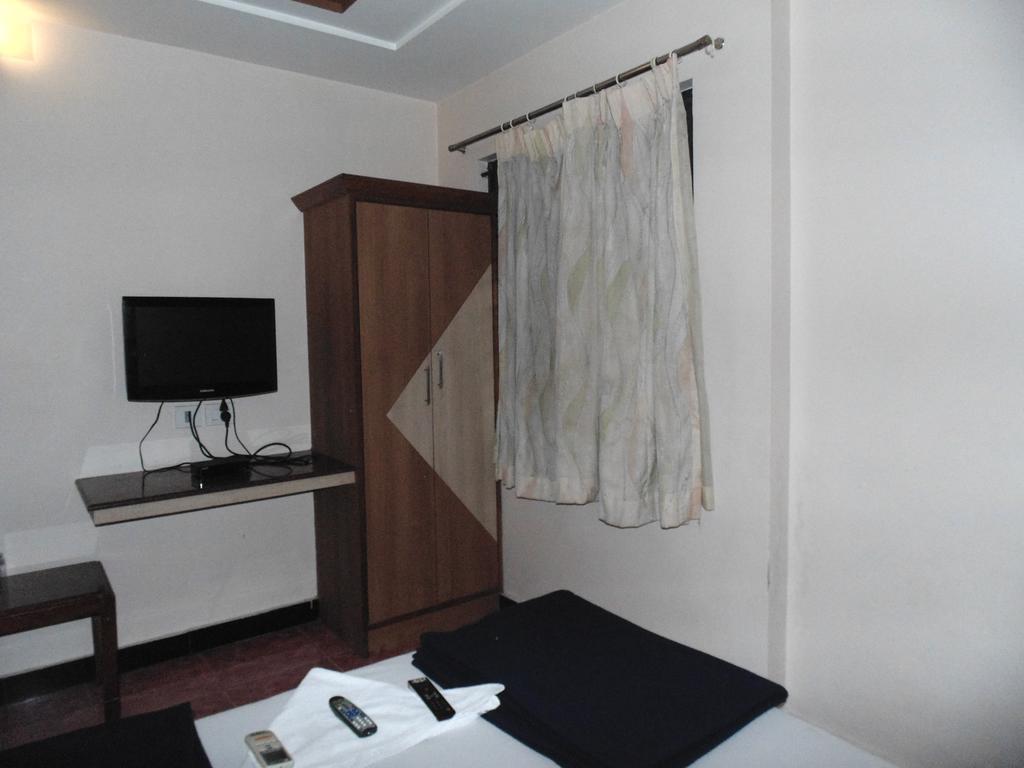 Hotel S R M Central Park Madrás Habitación foto