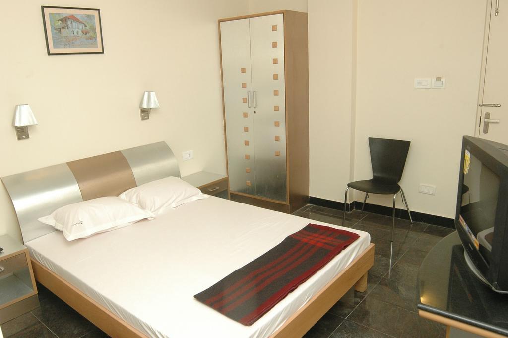 Hotel S R M Central Park Madrás Habitación foto